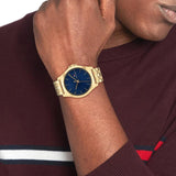 Ανδρικό ρολόι Tommy Hilfiger Norris 1710546 με χρυσό ατσάλινο μπρασελέ και μπλε καντράν διαμέτρου 42mm.