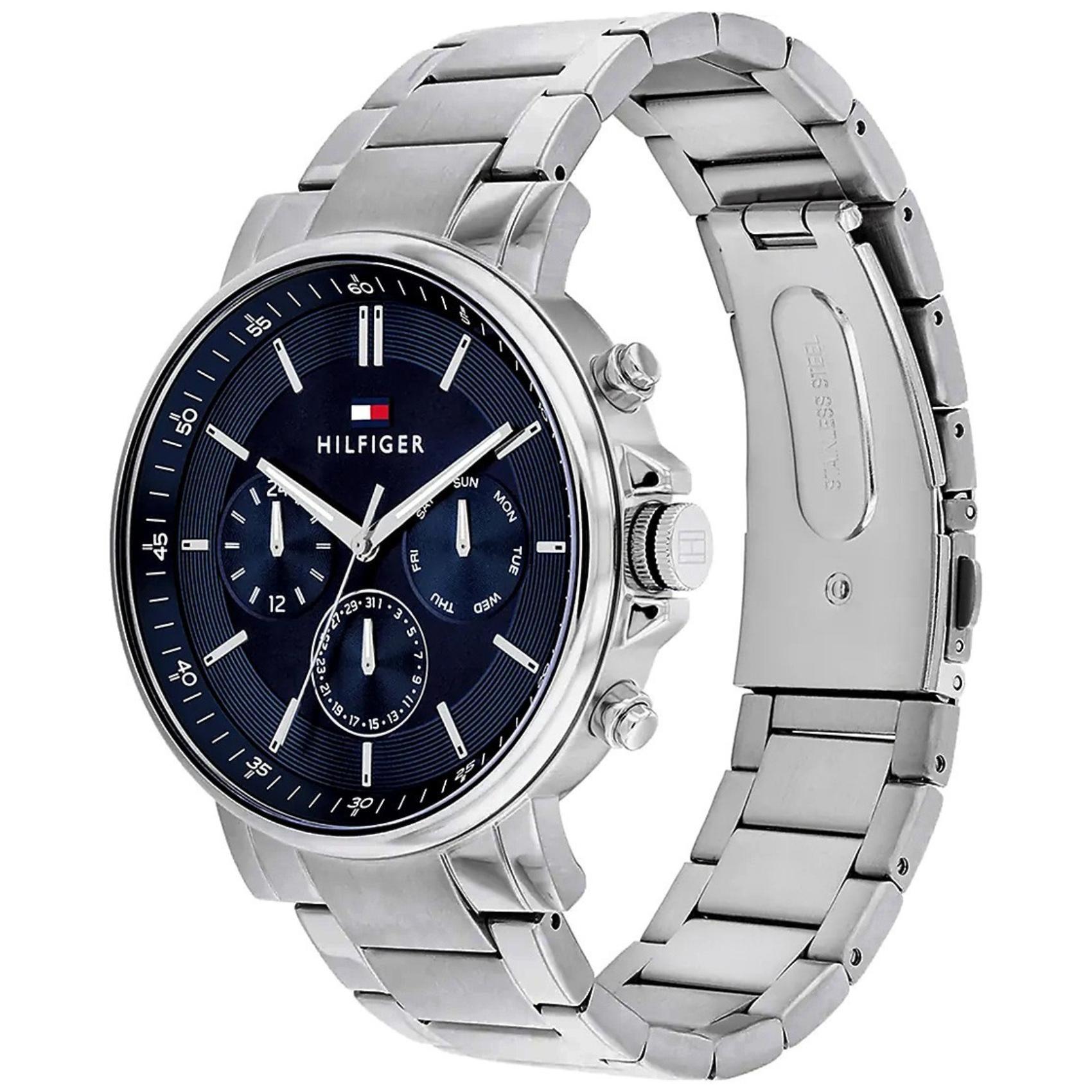 Ανδρικό ρολόι Tommy Hilfiger Tyson 1710588 με ασημί ατσάλινο μπρασελέ και μπλε καντράν διαμέτρου 44mm με ημερομηνία-ημέρα.