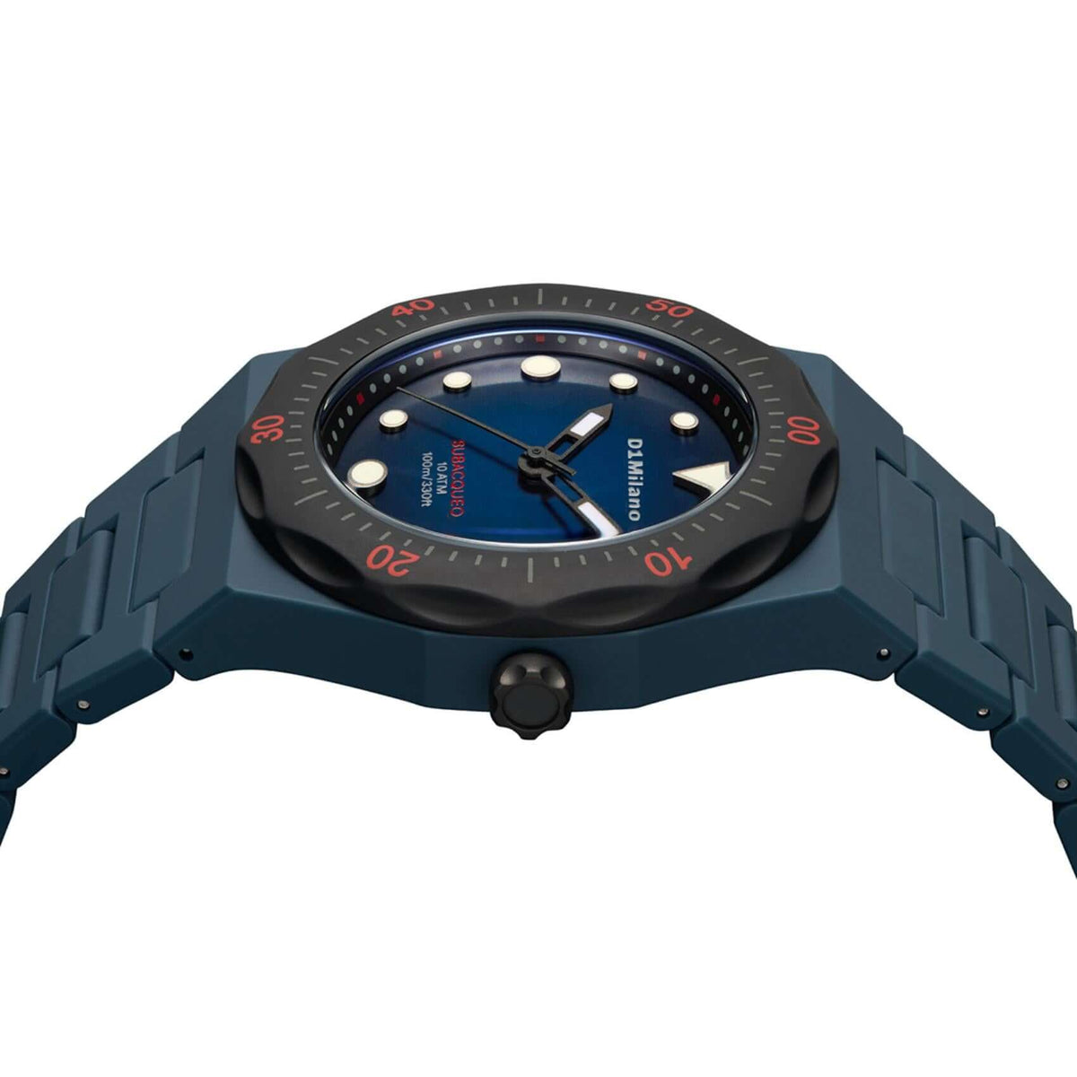 Κοντινό στο καντράν του unisex ρολογιού D1 Milano Carbon Diver D1-PDBJ02 με μπλε dial και λευκές, μαύρες κόκκινες λεπτομέρειες.