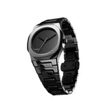 Κοντινό στο μαύρο καντράν του D1 Milano D1-CEBU01 με λεπτούς δείκτες και ζαφείρι κρύσταλλο υψηλής αντοχής