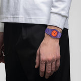 Φορεμένο unisex ρολόι D1 Milano Electric Sketch D1-PCBU22 με μωβ και πορτοκαλί πολυκαρμπονικό μπρασελέ και ιδιαίτερη urban αισθητική.