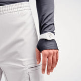 Ρολόι D1 Milano D1-CEBU02 φορεμένο σε καρπό, με λευκό κεραμικό μπρασελέ και λευκό καντράν Ø37 mm, unisex σχεδίαση με minimal αισθητική.