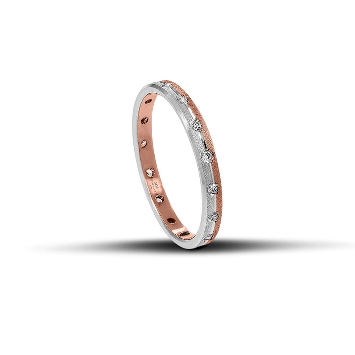 Μοντέρνες ροζ χρυσές και λευκόχρυσες βέρες γάμου WR327 2.5mm με ματ φινίρισμα, λεπτή λουστρέ γραμμή στο κέντρο και λαμπερά ζιργκόν, διαθέσιμες σε 9, 14, 18 ή 22 καράτια.