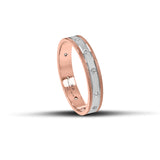 Δίχρωμες ροζ χρυσές και λευκόχρυσες βέρες γάμου 4.5mm με ματ φινίρισμα, λεπτές λουστρέ γραμμές και λαμπερά ζιργκόν, διαθέσιμες σε 9, 14, 18 ή 22 καράτια.