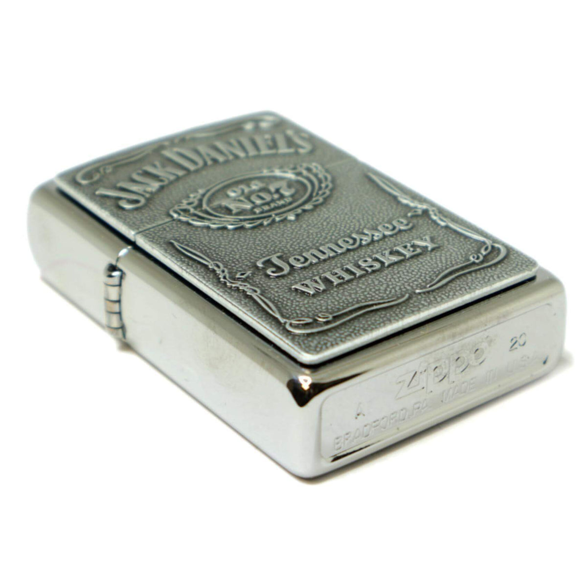 Αντιανεμικός αναπτήρας Zippo Jack Daniels 250JD σε ασημί μεταλικό χρώμα με δυνατότητα χάραξης.