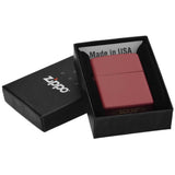 Αντιανεμικός αναπτήρας Zippo Classic Brick 49844 σε κόκκινο χρώμα και ματ υφή με δυνατότητα χαράγματος για ένα προσωποποιημένο δώρο.