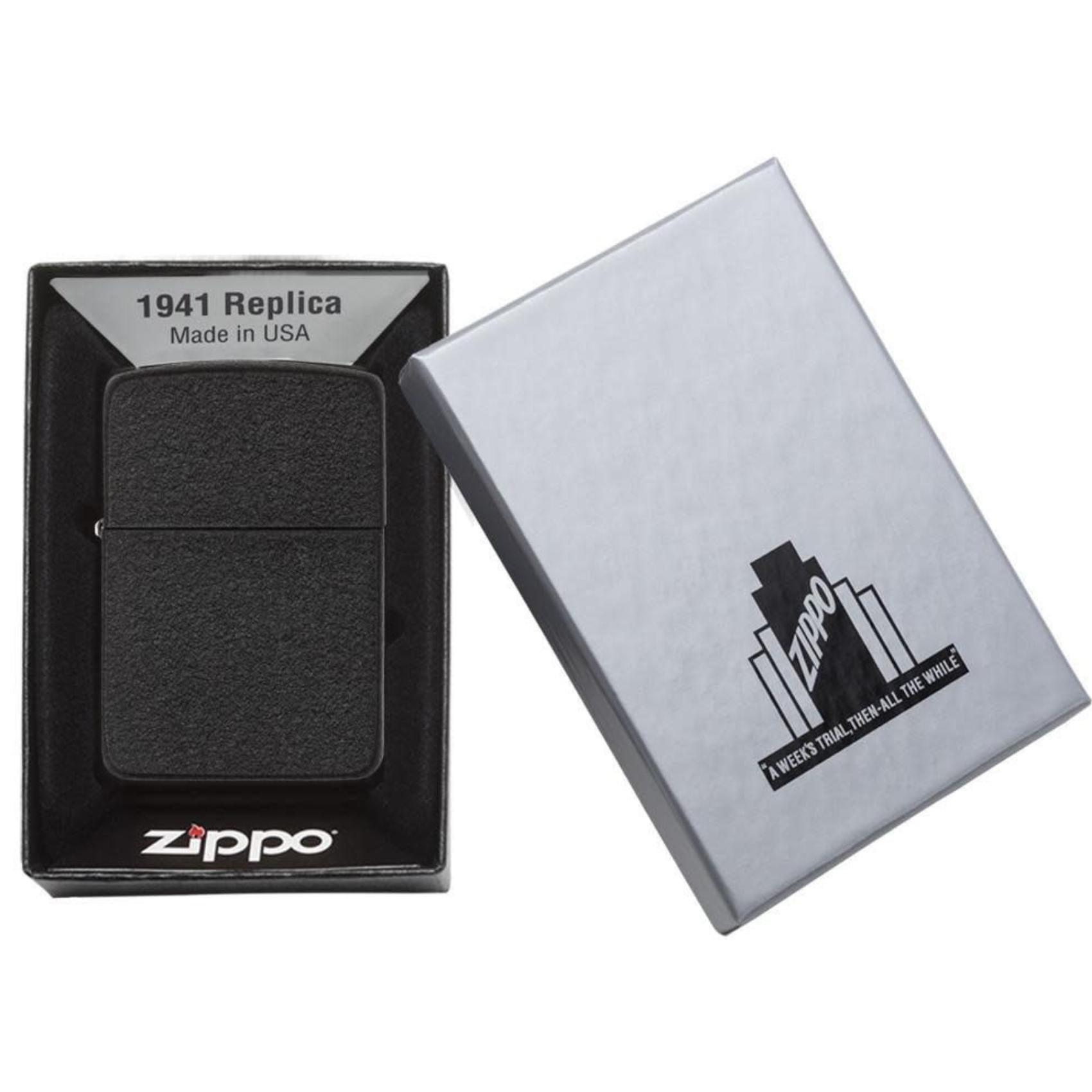 Αντιανεμικός αναπτήρας Zippo Replica 1941 Black Cracle 28582 σε μαύρο χρώμα με ματ υψή και δυνατότητα χαράγματος για ένα προσωποποιημένο δώρο.