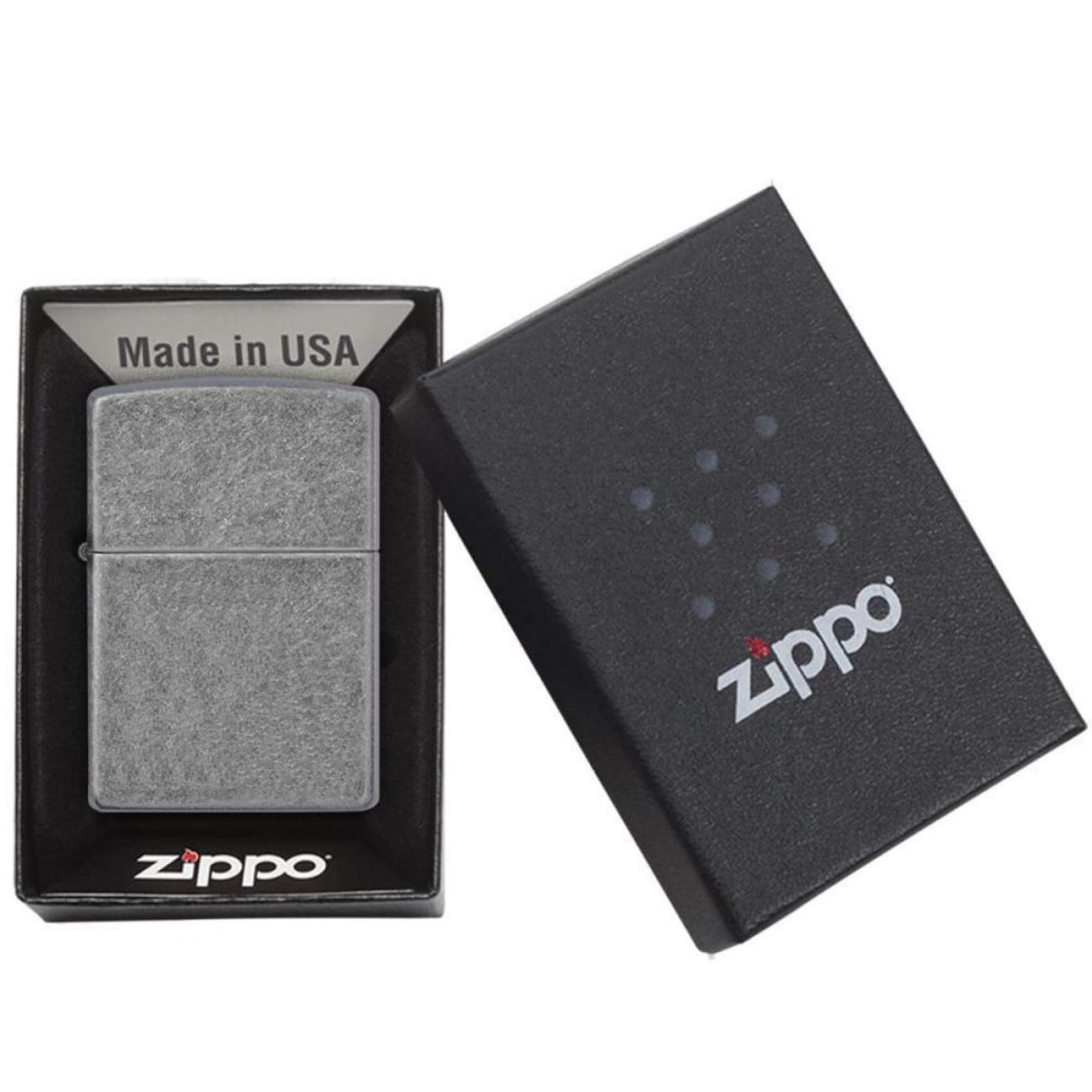 Αντιανεμικός αναπτήρας Zippo Antique 121fb σε ανθρακί χρώμα με ματ υφή και δυνατότητα χαράγματος για ένα προσωποποιημένο δώρο.