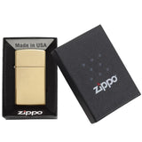 Αντιανεμικός αναπτήρας Zippo Slim Gold 1654b σε χρυσό χρώμα με γυαλιστερή όψη και δυνατότητα χαράγματος για ένα προσωποποιημένο δώρο.