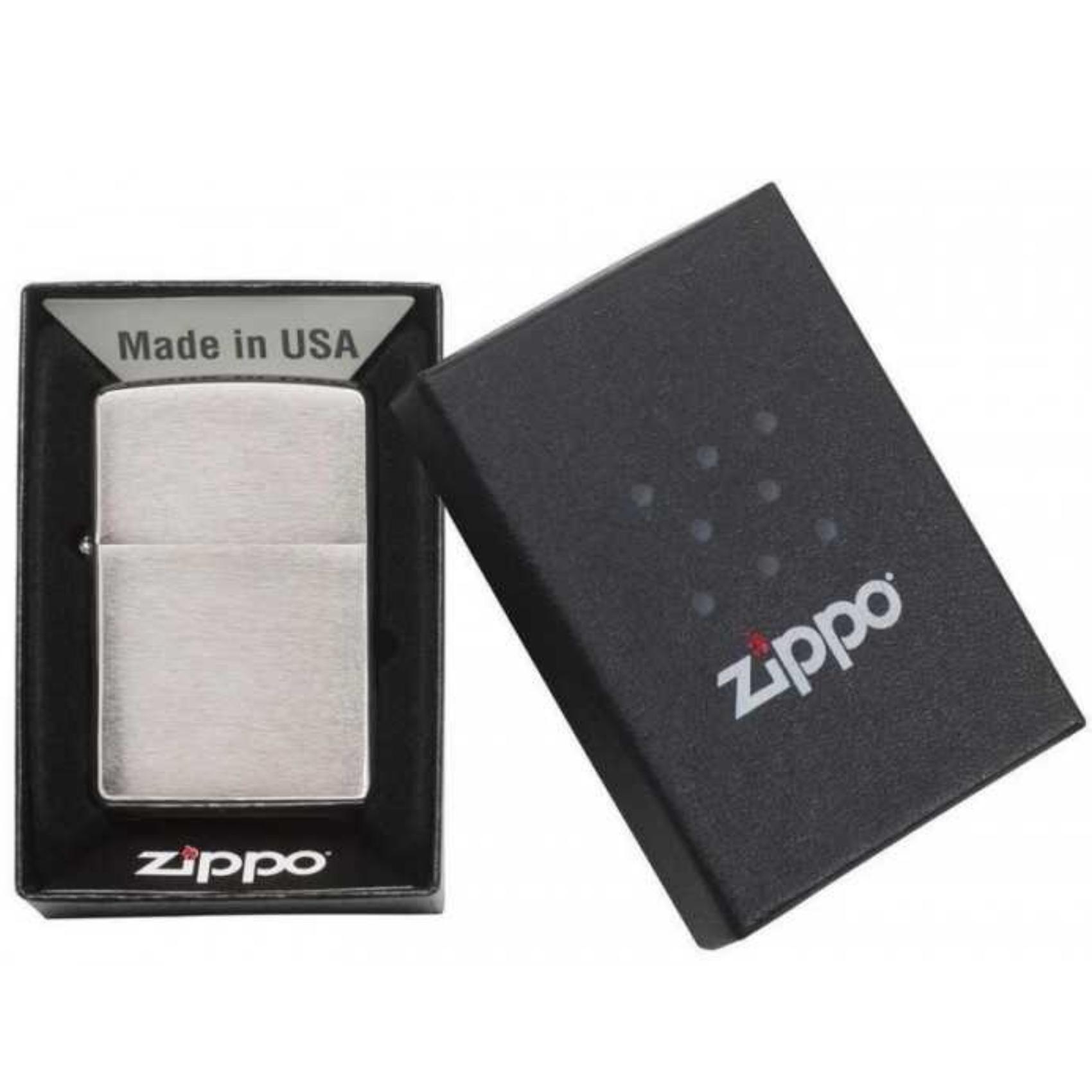 Αντιανεμικός αναπτήρας Zippo Street Chrome Matte 200 σε ασημί χρώμα με ματ υφή και δυνατότητα χαράγματος για ένα προσωποποιημένο δώρο.