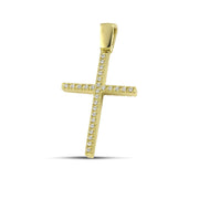 Γυναικείος χρυσός σταυρός για βάπτιση με ζιργκόν, με στριφτή χρυσή αλυσίδα, φορεμένη σε μοντέλο.