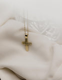 Ανδρικός χρυσός σταυρός βάπτισης με τετράγωνα σχέδια, σε λευκό φόντο.