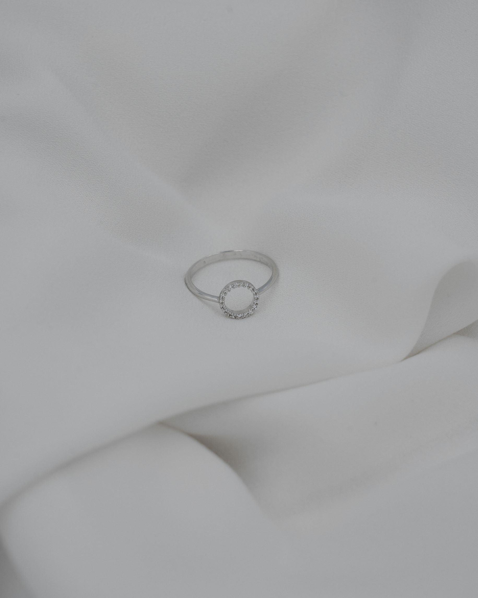Λευκόχρυσο δακτυλίδι Κ14 με στρογγυλό στοιχείο