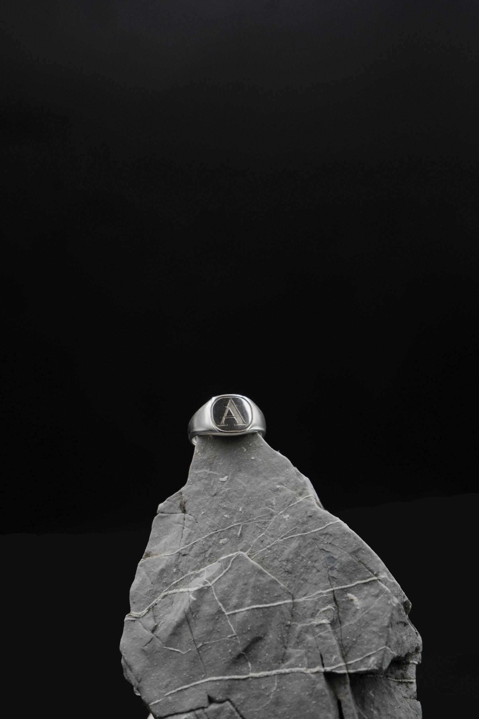 Ασημένιο δαχτυλίδι 925 με μονόγραμμα επιπλατινωμένο
