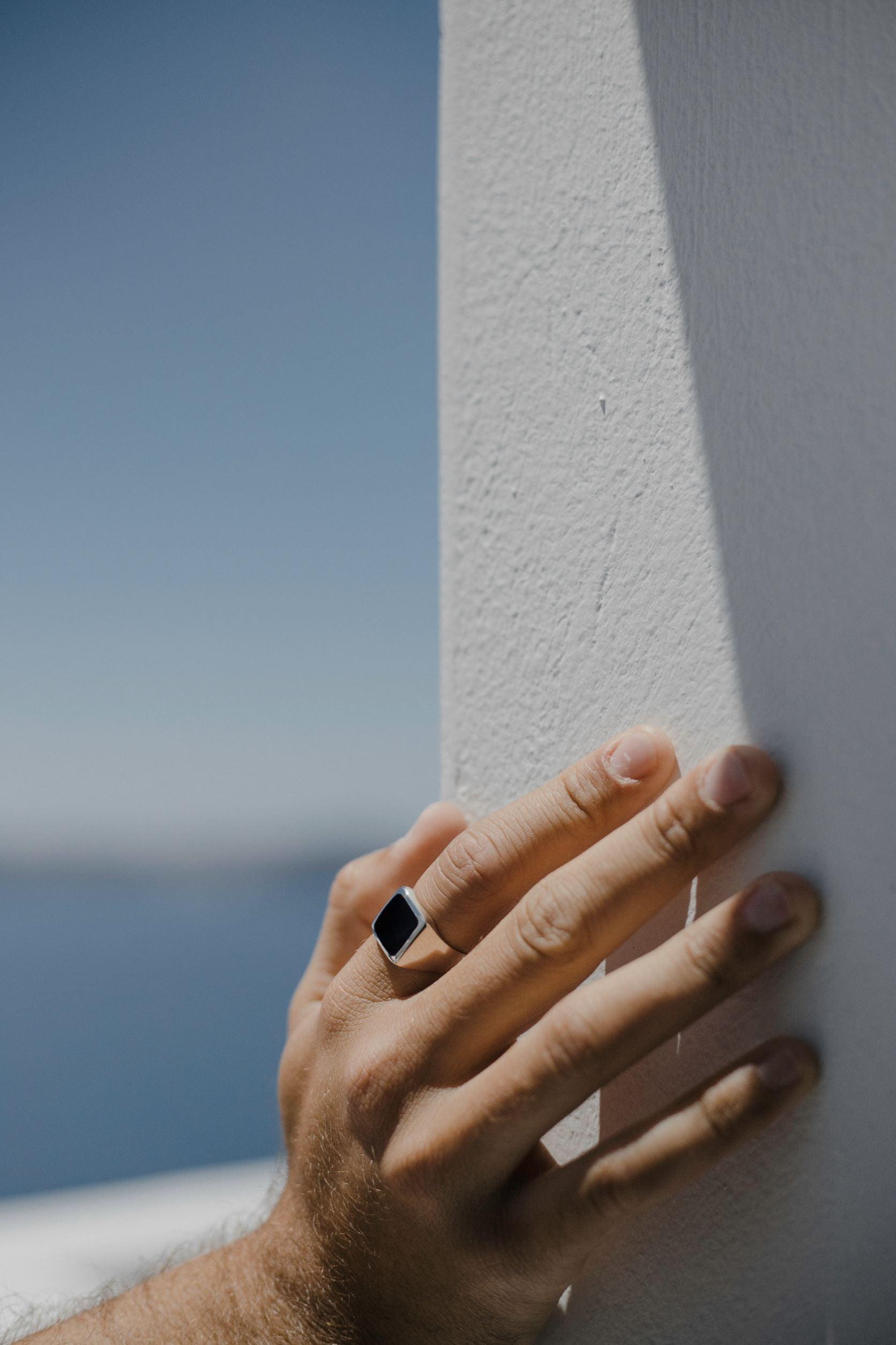 Ασημένιο δαχτυλίδι 925 με μαύρο σμάλτο επιπλατινωμένο