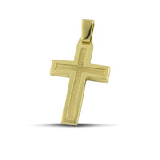 Μοντέρνος βαπτιστικός σταυρός για αγόρι από χρυσό Κ14, διπλής όψης, φορεμένος σε μοντέλο.
