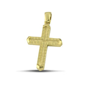 Ανδρικός σταυρός βάπτισης από χρυσό Κ14 με μοντέρνο σχέδιο φορεμένος σε μοντέλο. 