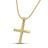 Χειροποίητος αντρικός σταυρός βάπτισης σαγρέ, κατασκευασμένος από χρυσό 14 καρατίων. Φορεμένος σε παχιά αλυσίδα.