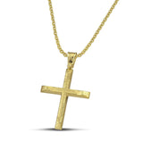 Χειροποίητος αντρικός σταυρός βάπτισης σαγρέ, κατασκευασμένος από χρυσό 14 καρατίων. Φορεμένος σε χρυσή αλυσίδα με κρίκους.