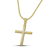 Χρυσός σταυρός Κ14 για άντρα, με ανάγλυφη όψη και λευκόχρυσο. Φορεμένος σε πυκνή αλυσίδα.