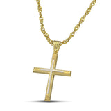 Χρυσός σταυρός Κ14 για άντρα, με ανάγλυφη όψη και λευκόχρυσο. Φορεμένος σε πλεκτή αλυσίδα.