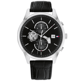 Ανδρικό ρολόι Tommy Hilfiger Weston 1710502 με μαύρο δερμάτινο λουράκι και μαύρο καντράν διαμέτρου 44mm, με ένδειξη ημερομηνίας και ημέρας.
