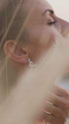 Λευκόχρυσα σκουλαρίκια Κ14 ροζέτα με γαλάζιες πέτρες