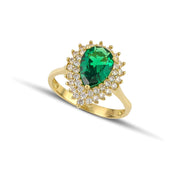 Χρυσό δαχτυλίδι Κ14 ροζέτα με πράσινη πέτρα, φορεμένο σε μοντέλο. 