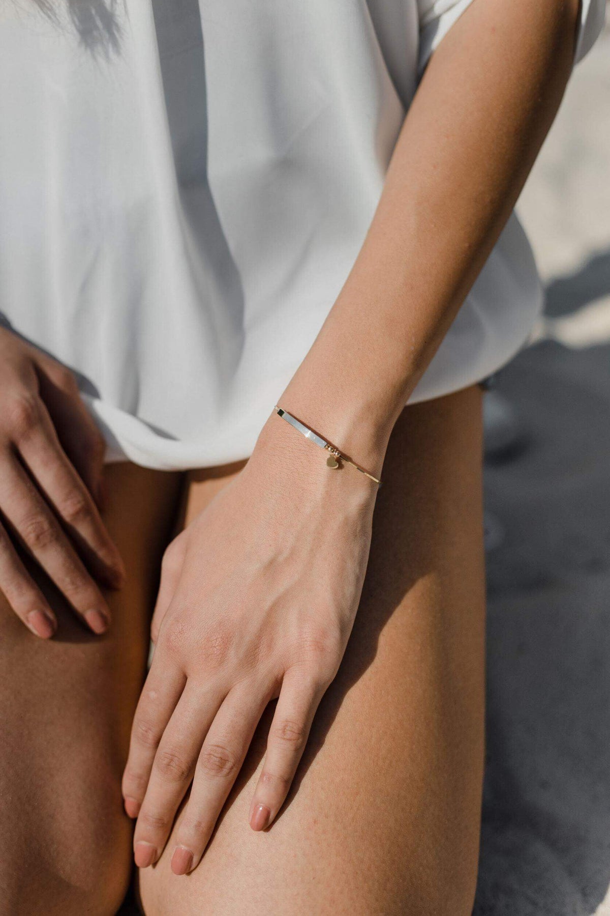 Γυναικείο Χρυσό Βραχιόλι Χειροπέδα 14K BT060 με Ταυτότητα & Καρδιά