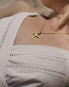 Βαπτιστικός Σταυρός για Κορίτσι CS022 Χρυσός 14K Μίνιμαλ Λουστρέ με Ματ Λεπτομέρειες