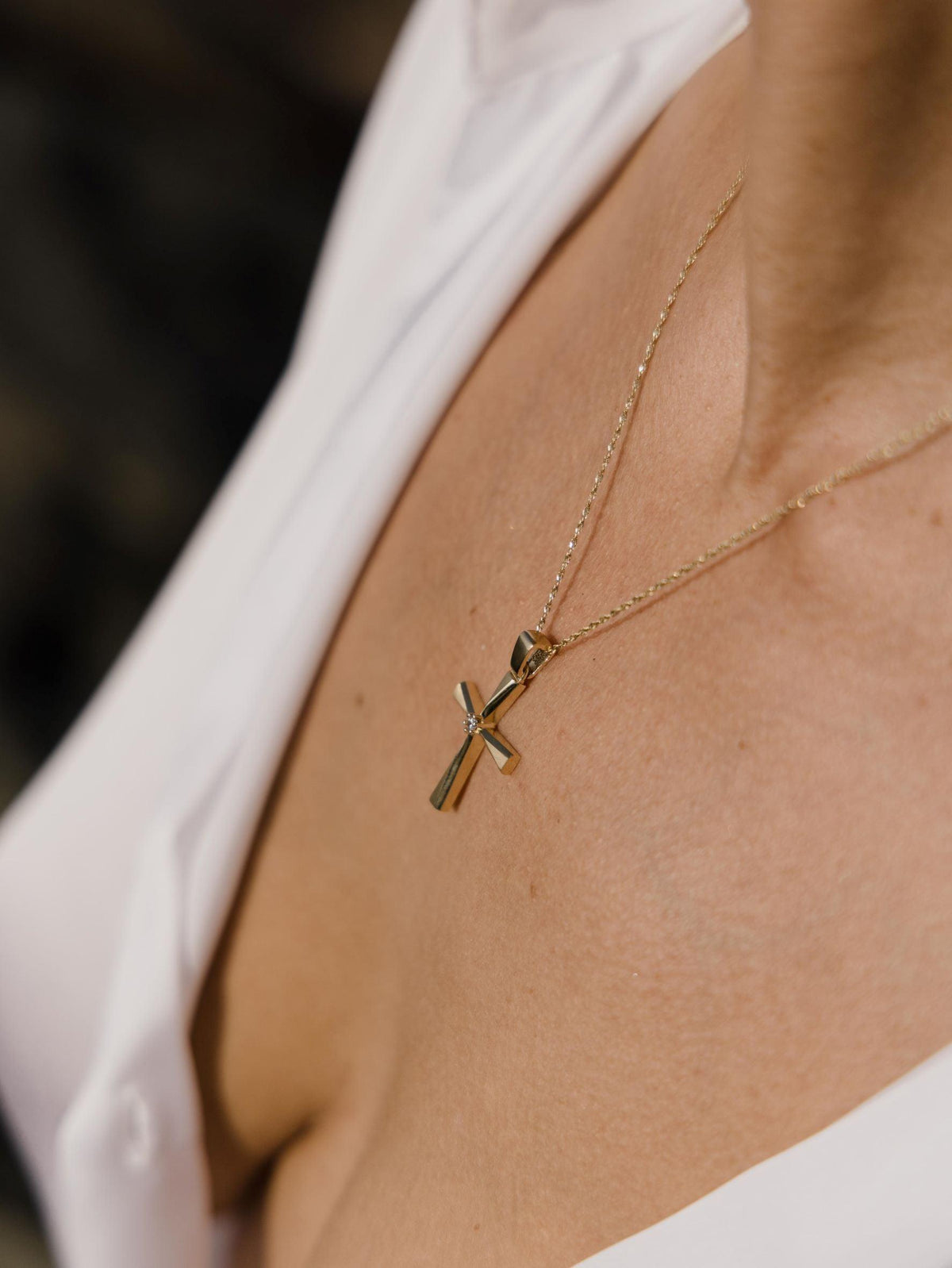 Βαπτιστικός Σταυρός για Κορίτσι MCS085 Χρυσός 14K Σαγρέ & Λουστρέ με Κεντρικό Ζιργκόν