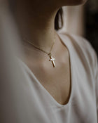 Βαπτιστικός Σταυρός για Κορίτσι Χρυσός 18K Κλασικός με Πέντε Διαμάντια σε Κέντρο & Άκρες | DCS009