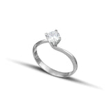 Λευκόχρυσο μονόπετρο δαχτυλίδι με διαμάντι και καστόνι σε σχήμα φλόγας. 