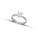 Λευκόχρυσο μονόπετρο δαχτυλίδι με διαμάντι και καστόνι σε σχήμα "V".