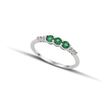 Δαχτυλίδι μισόβερο από λευκόχρυσο Κ14 με πράσινα και λευκά ζιργκόν.
