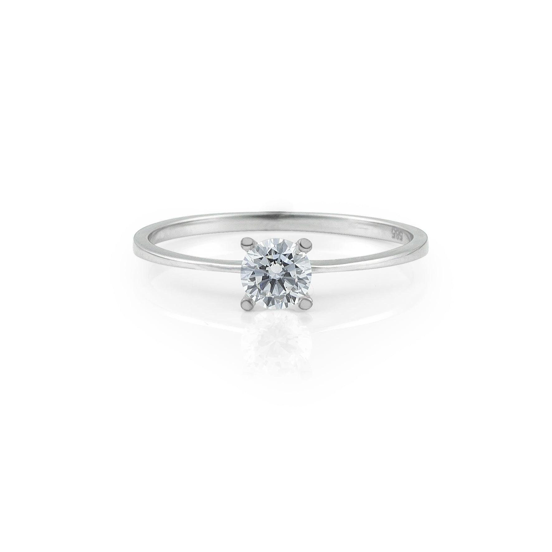 Μονόπετρο δαχτυλίδι γάμου με κεντρικό διαμάντι σε καστόνι σχήματος "V" κατασκευασμένο από λευκόχρυσο.