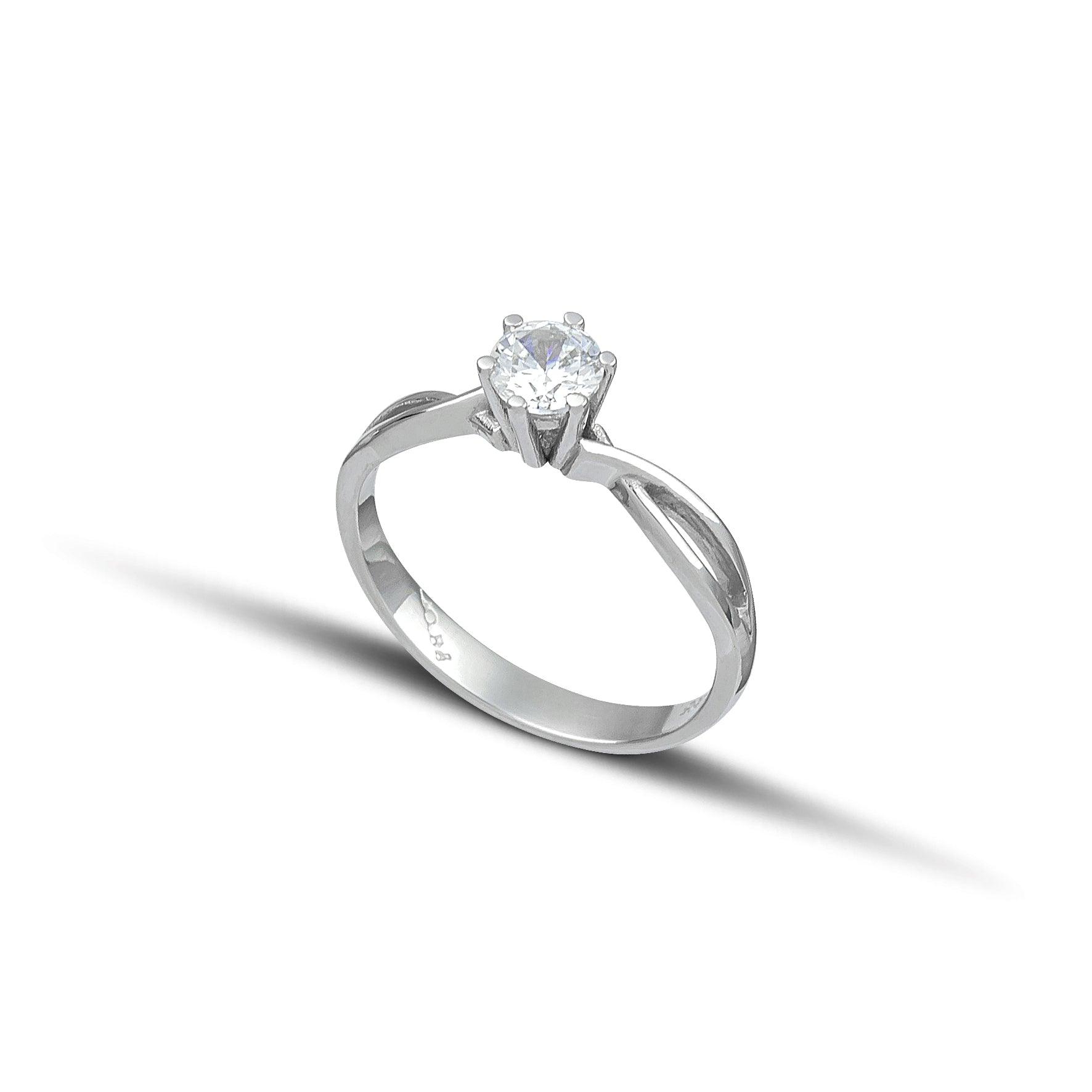 Μονόπετρο δαχτυλίδι γάμου με διαμάντι κατασκευασμένο από λευκόχρυσο, με διαγώνια πλέξη και καστόνι με έξι δόντια. 