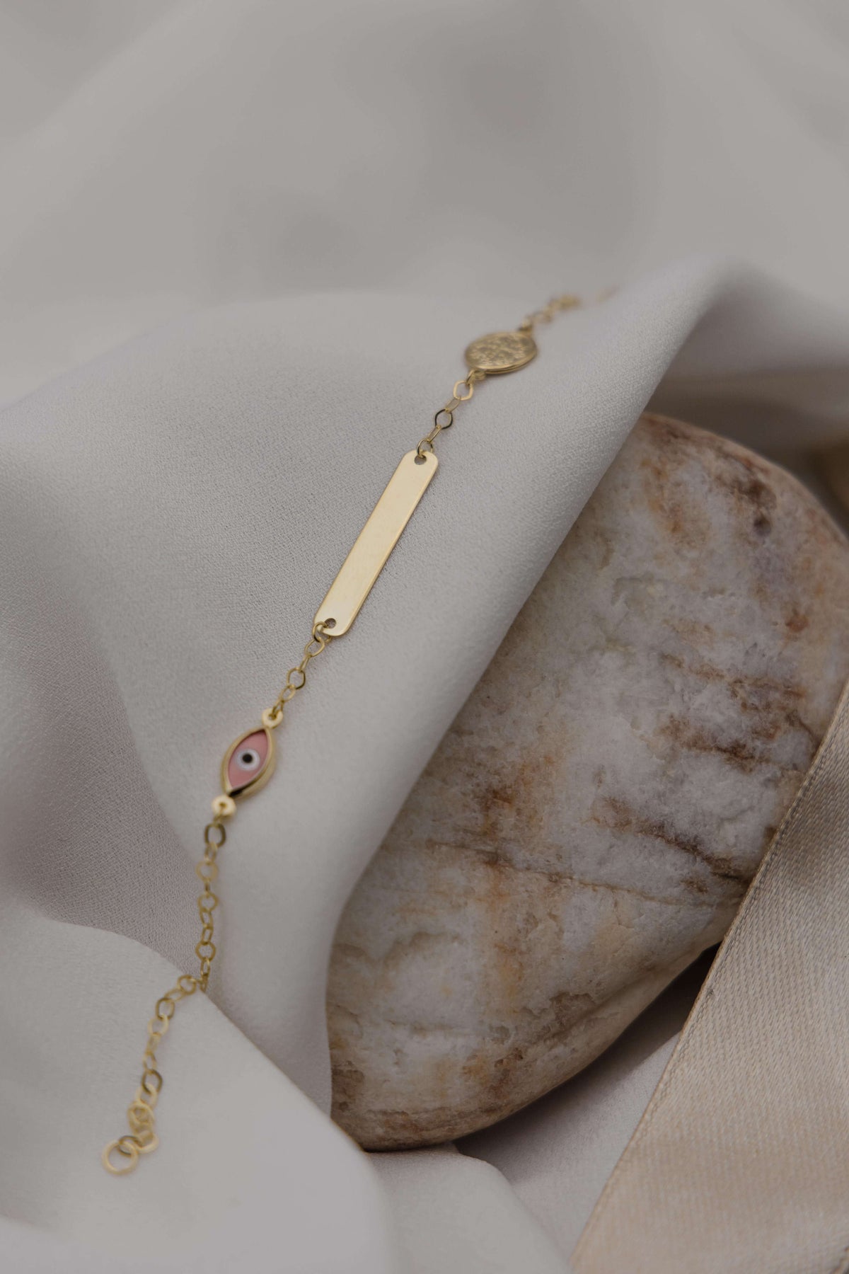 Χρυσή ταυτότητα Κ9 με ροζ ματάκι και κωνσταντινάτο