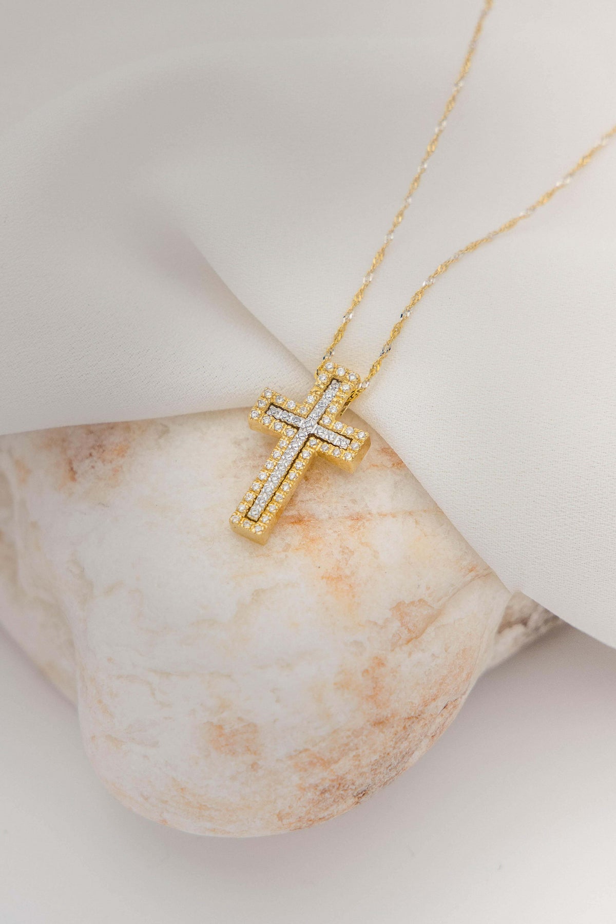 Βαπτιστικός σταυρός για κορίτσι MCS073 από χρυσό 14Κ με πλήρη διακόσμηση από καρφωτά ζιργκόν στην πρώτη όψη.