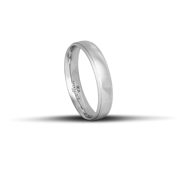 Λευκόχρυσες βέρες γάμου 4,5mm λουστρέ με διακριτικές ματ γραμμές, χειροποίητης κατασκευής με ανατομικό σχεδιασμό.