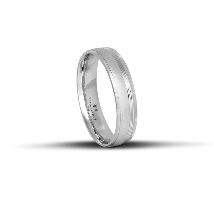 Λευκόχρυσες βέρες γάμου 5mm με ματ φινίρισμα και λουστρέ γραμμές, χειροποίητης κατασκευής και ανατομικού σχεδιασμού.