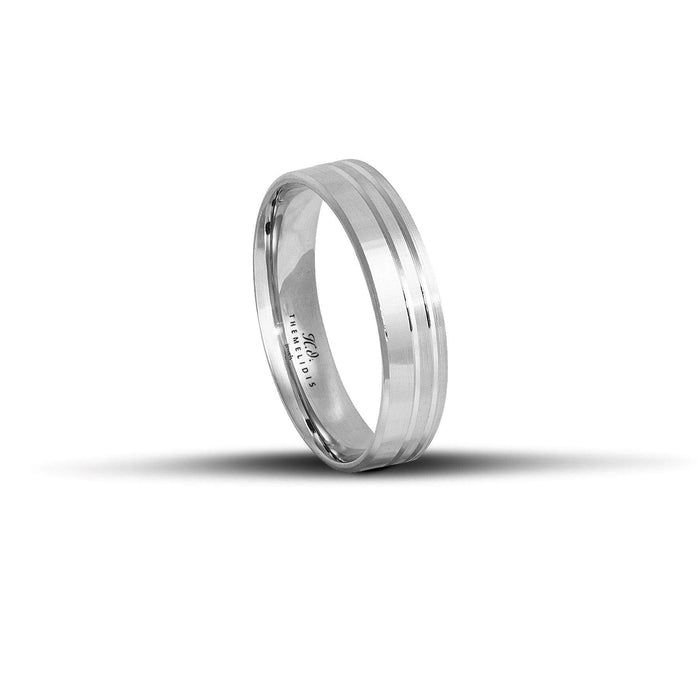 Λευκόχρυσες βέρες γάμου 5mm με σαγρέ επιφάνεια και λουστρέ γραμμές, χειροποίητης κατασκευής με ανατομικό σχεδιασμό για άνετη εφαρμογή.