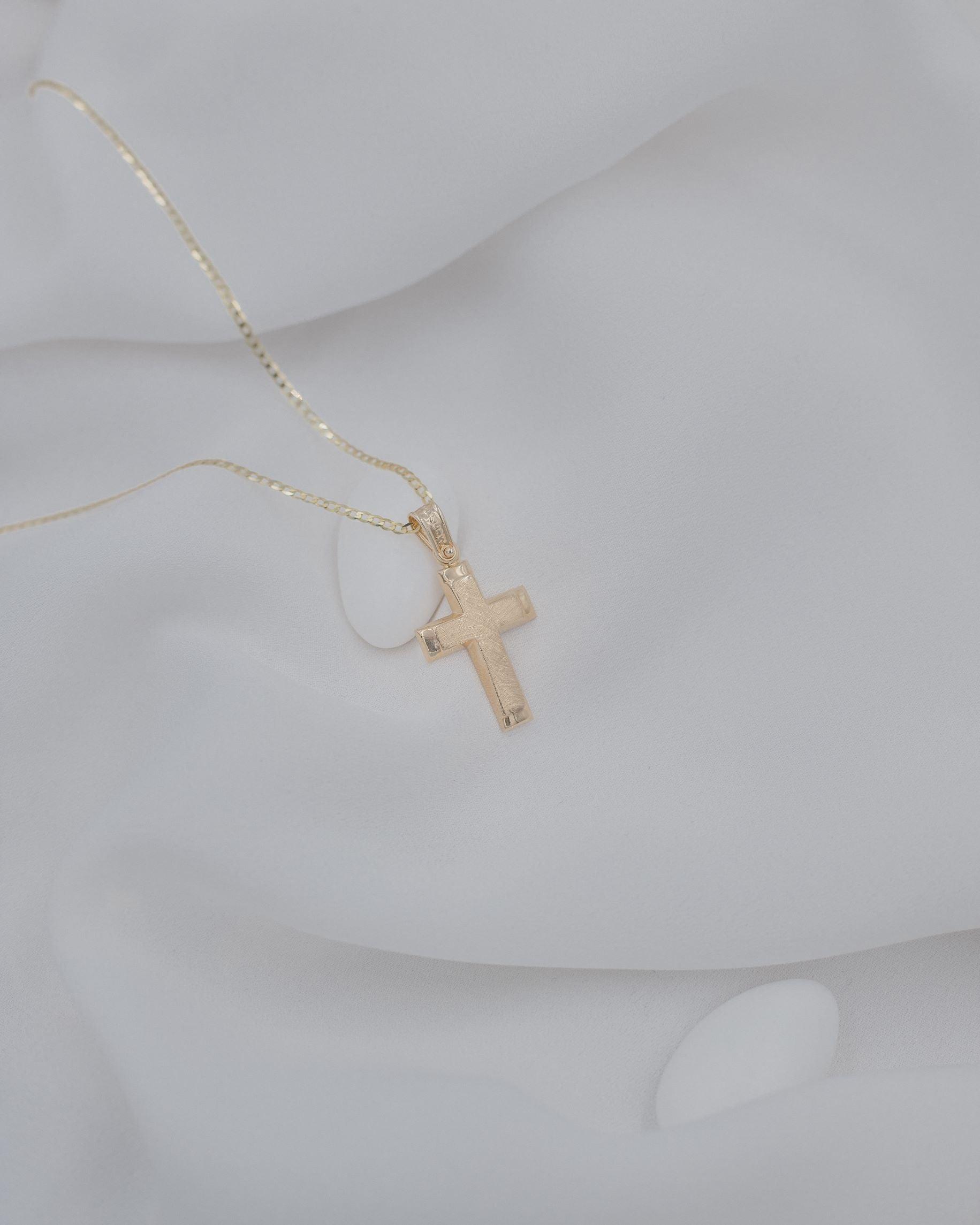 Γυναικείος βαπτιστικός σταυρός από χρυσό Κ14 με σαγρέ επιφάνεια