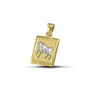 Ζώδιο κωνσταντινάτο ταύρος χρυσό Κ9, τετράγωνο, φορεμένο.